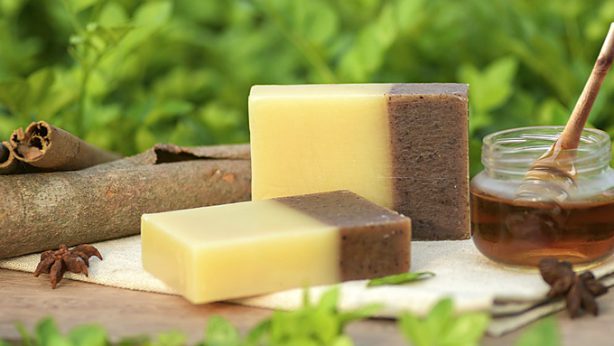 DIY Σαπούνι – Παραδοσιακή Ρουτίνα Περιποίησης του Δέρματος