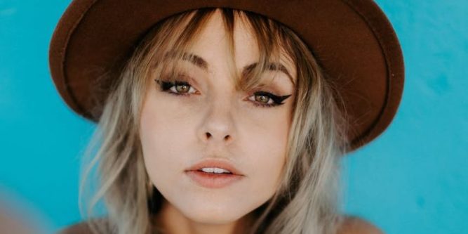 As epiléxoume tin kalýteri máskara